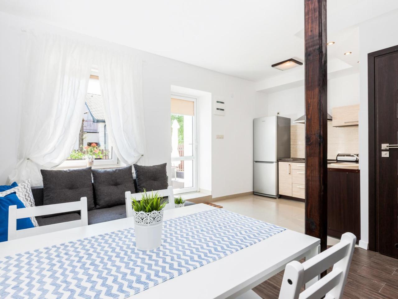 Kompleks Wypoczynkowy Pomerania Z Podgrzewanym Basenem 30 Metrow Do Morza Rewal Habitación foto