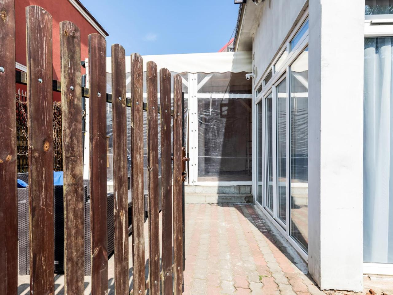 Kompleks Wypoczynkowy Pomerania Z Podgrzewanym Basenem 30 Metrow Do Morza Rewal Habitación foto